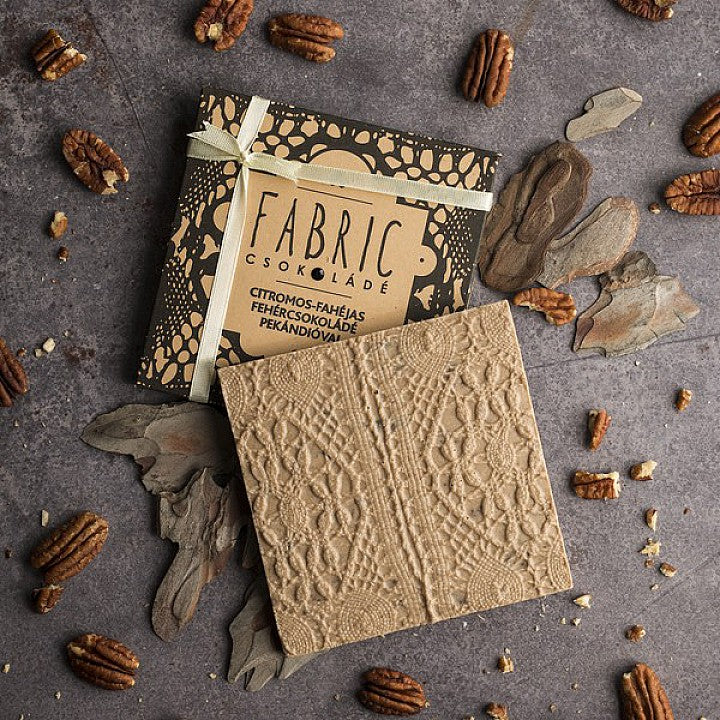 Fabric Chocolate - Citromos-fahéjas fehércsokoládé karamellizált pekándióval