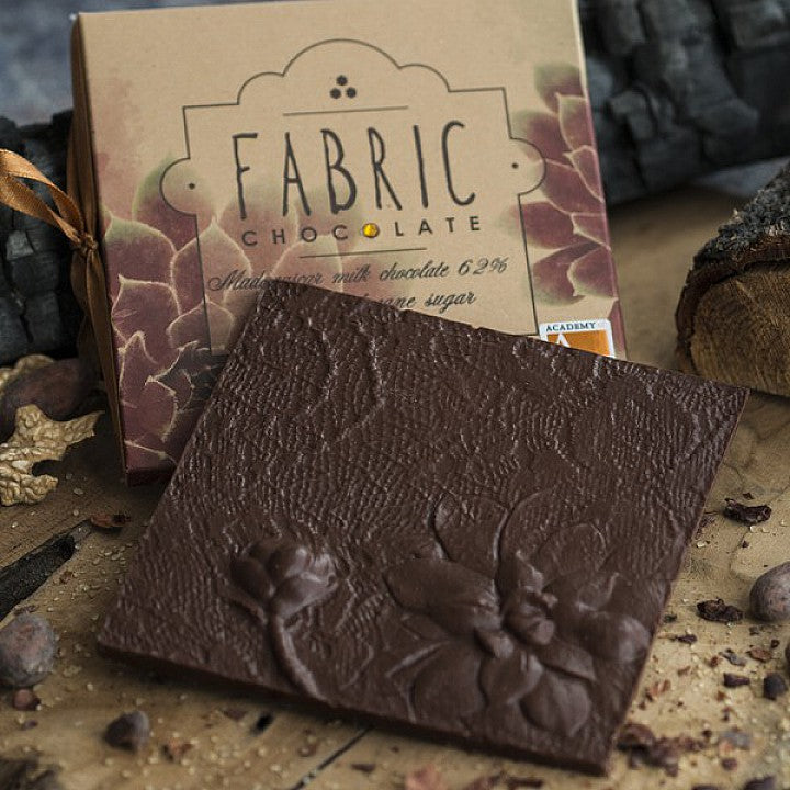 Fabric Chocolate - Bean to Bar Madagascar tejcsokoládé 62% füstölt nádcukorral